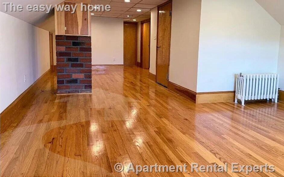 Building Photo - 19 Adams St