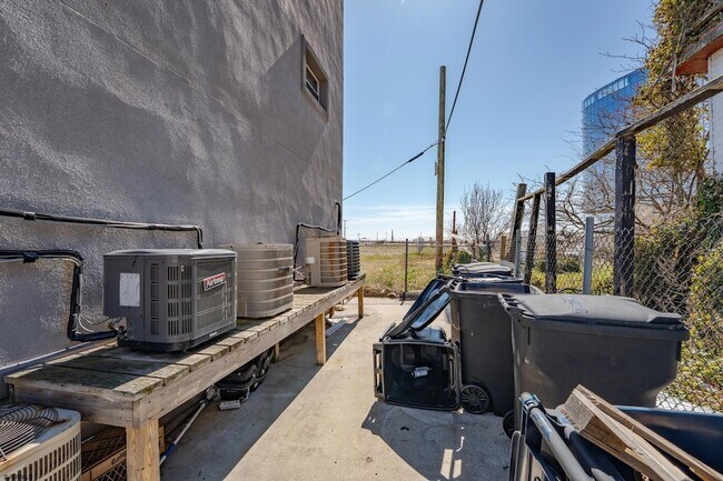 Building Photo - 222 S Rhode Island Ave