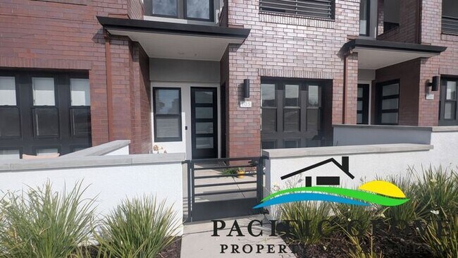 Building Photo - Stylish New Studio with Modern Finishes in Marina