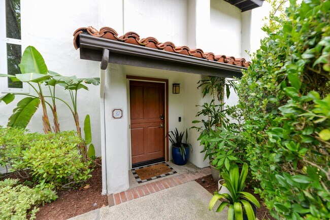 Primary Photo - Fully Remodeled unit in the beautiful gate...