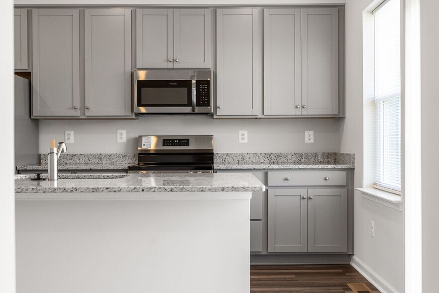 Building Photo - 105 Milburn Dr