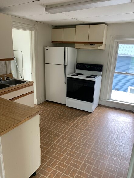 Kitchen - 7614 Collins St