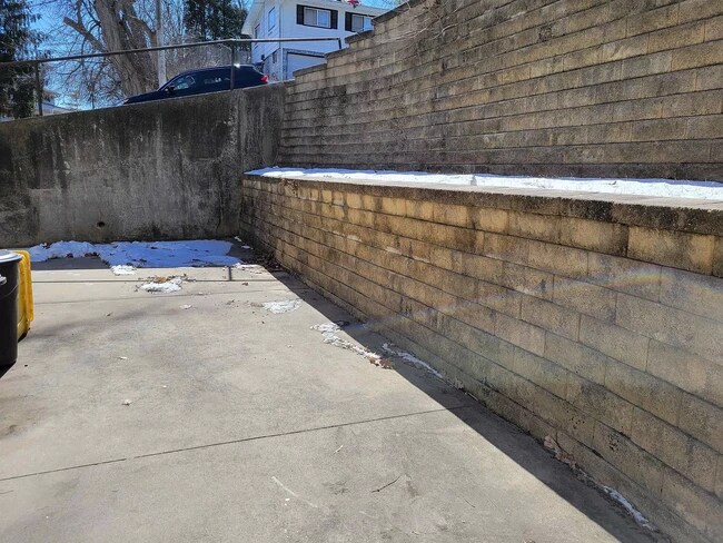 outside - 2619 Broadway St