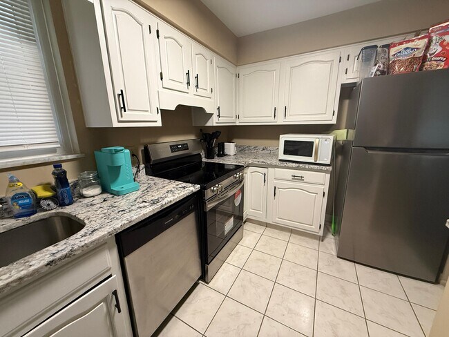 Building Photo - 7147 Bluecrest Dr