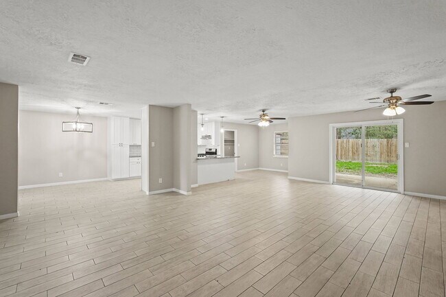 Building Photo - 105 Navajo Dr