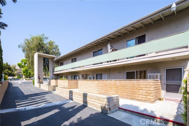 Building Photo - 922 W Duarte Rd