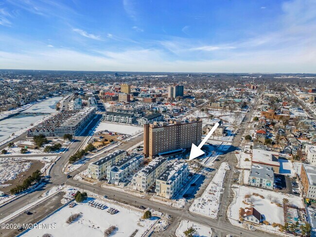 Building Photo - 807 Kingsley St