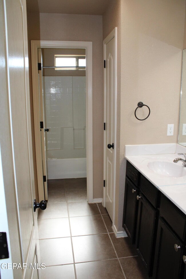 Building Photo - 3100 Amistoso St