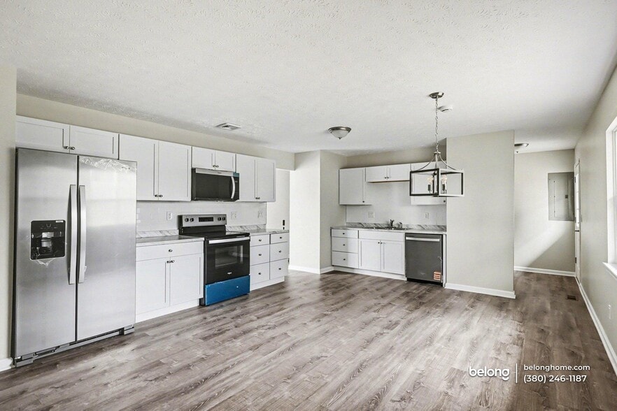 Building Photo - 217 Moorfield Dr