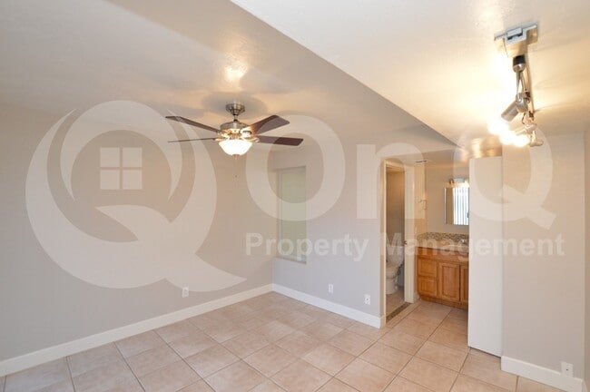 Building Photo - 850 S River Dr