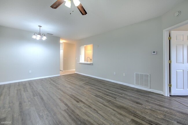 Building Photo - 3 br, 2 bath Condo - 9518 Newdale Way