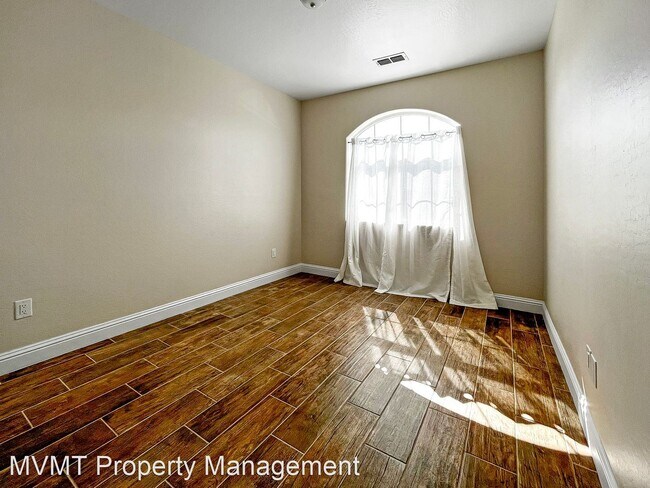 Building Photo - 3 br, 2 bath House - 10 Mighty Atom Circle