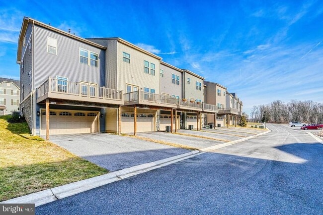 Building Photo - 5831 Pecking Stone St