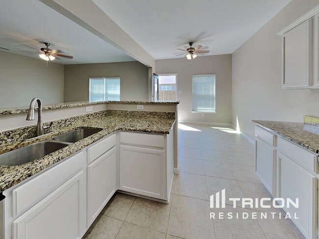 Building Photo - 1327 Tamarack Dr