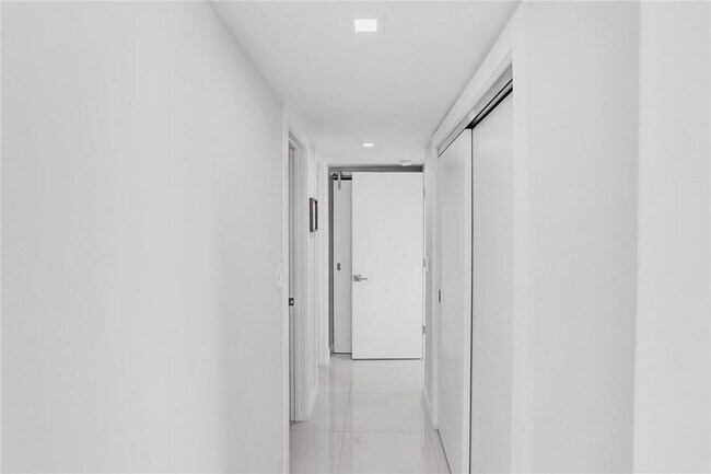 Building Photo - 5200 N Ocean Blvd