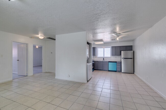 Building Photo - 6987 Mendon Ln