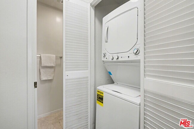 Building Photo - 14850 Hesby St