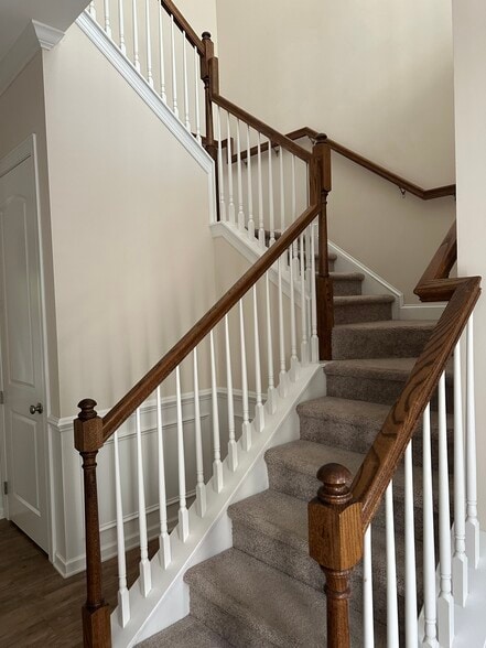 Building Photo - 10 Creekstone Dr