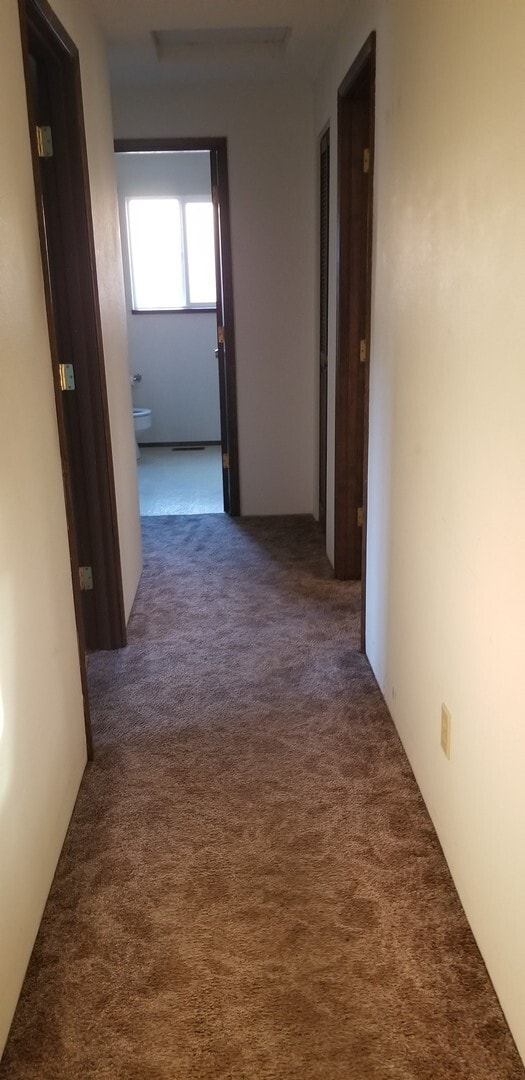 Building Photo - 3 bedroom, 2 bathroom home in well established neighborhood.