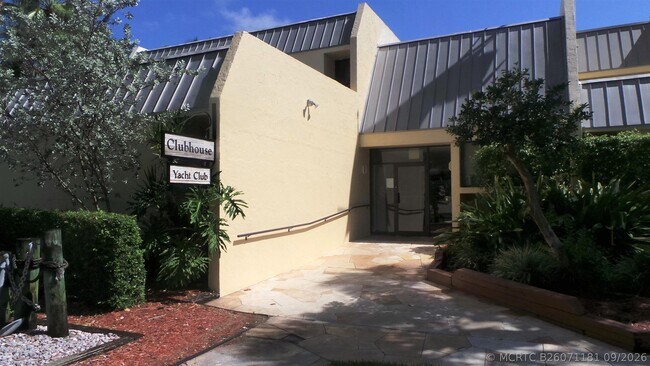 Building Photo - 17 Royal Palm Way