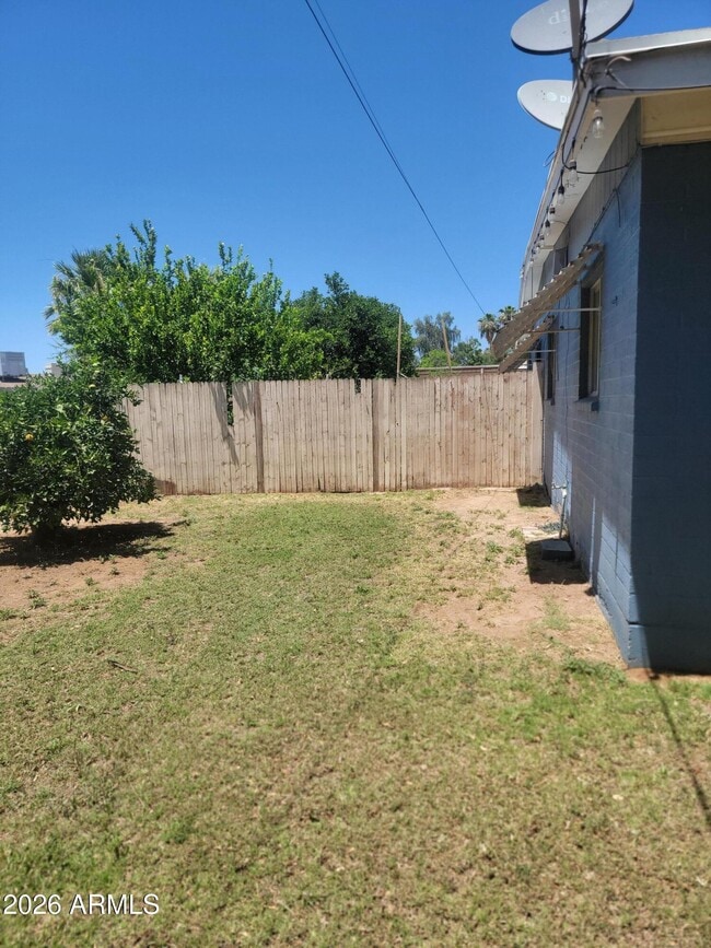 Building Photo - 204 N Standage