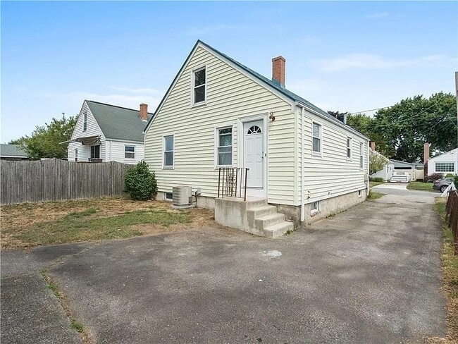 Building Photo - 85 Manistee St