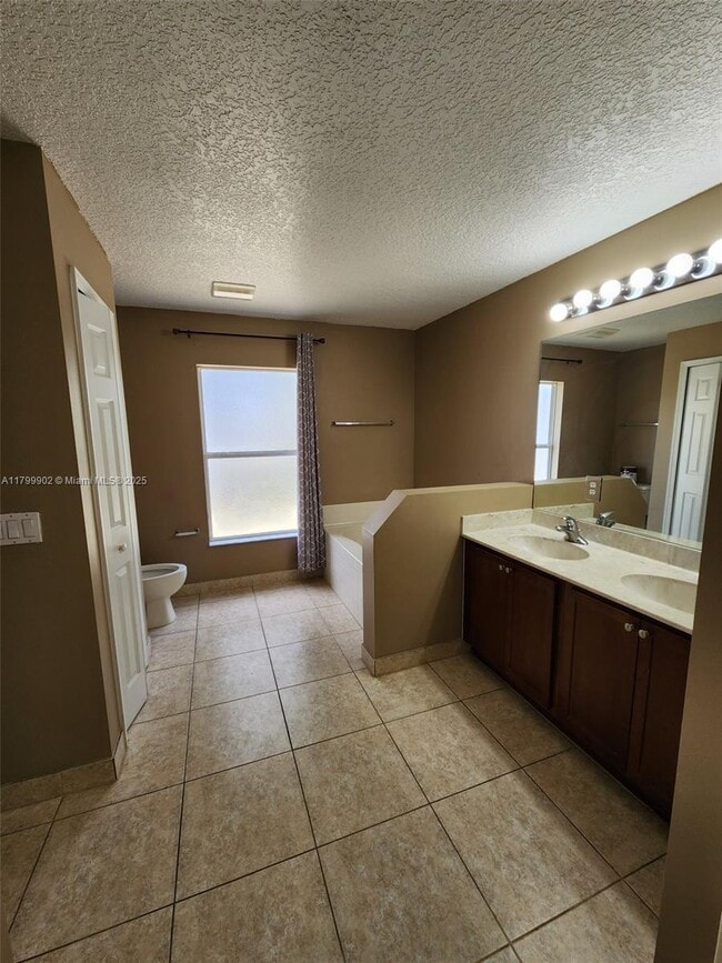 Building Photo - 316 SW Kestor Dr