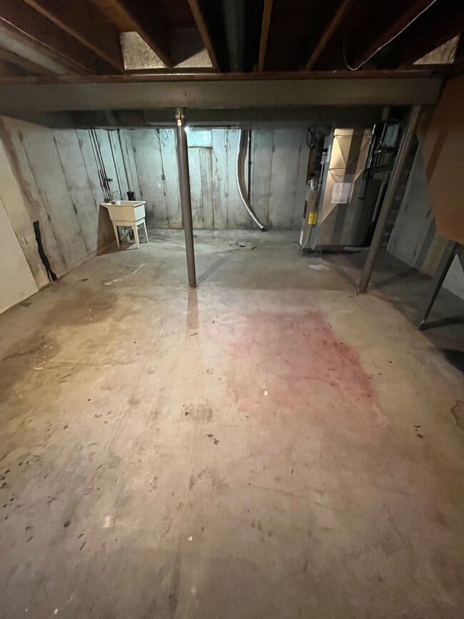 Building Photo - 242