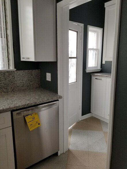 STAINLESS DISHWASHER - 6328 Orange St