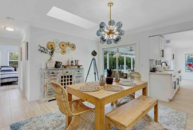 Building Photo - 9 W Riverside Dr