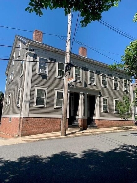 Building Photo - 424 Benefit St