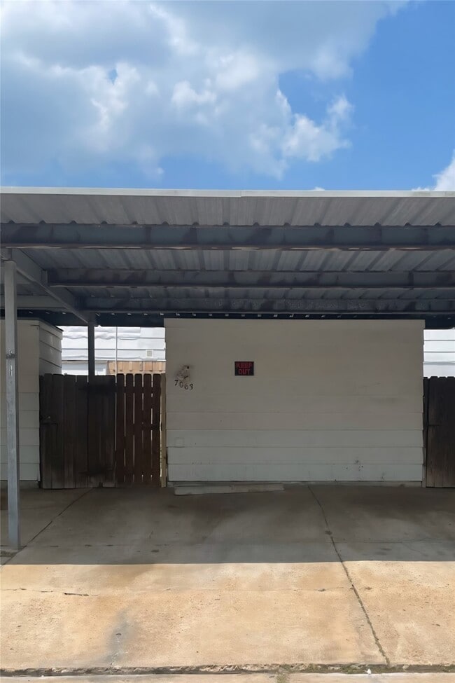 Building Photo - 7063 Chasewood Dr