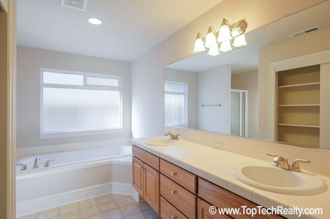 Building Photo - 12750 NW Alsace Ln