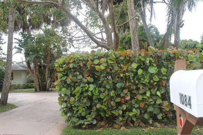 Building Photo - 1084 SE St Lucie Blvd