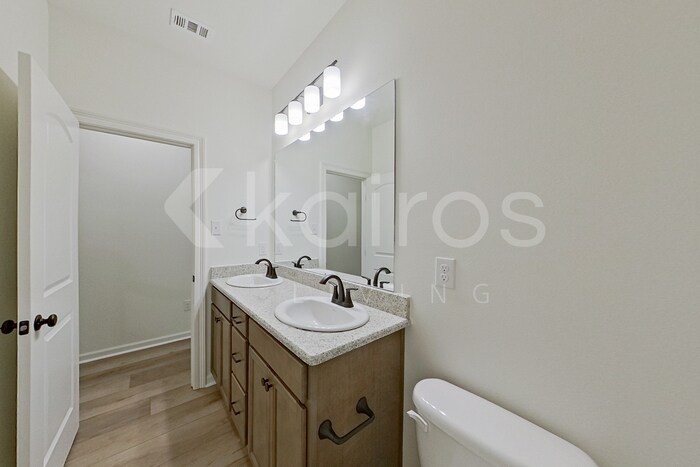 Building Photo - 102 Acoustic Ln