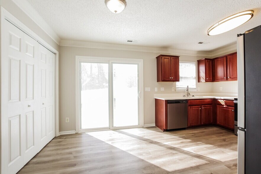 Building Photo - 258 Amir Cir