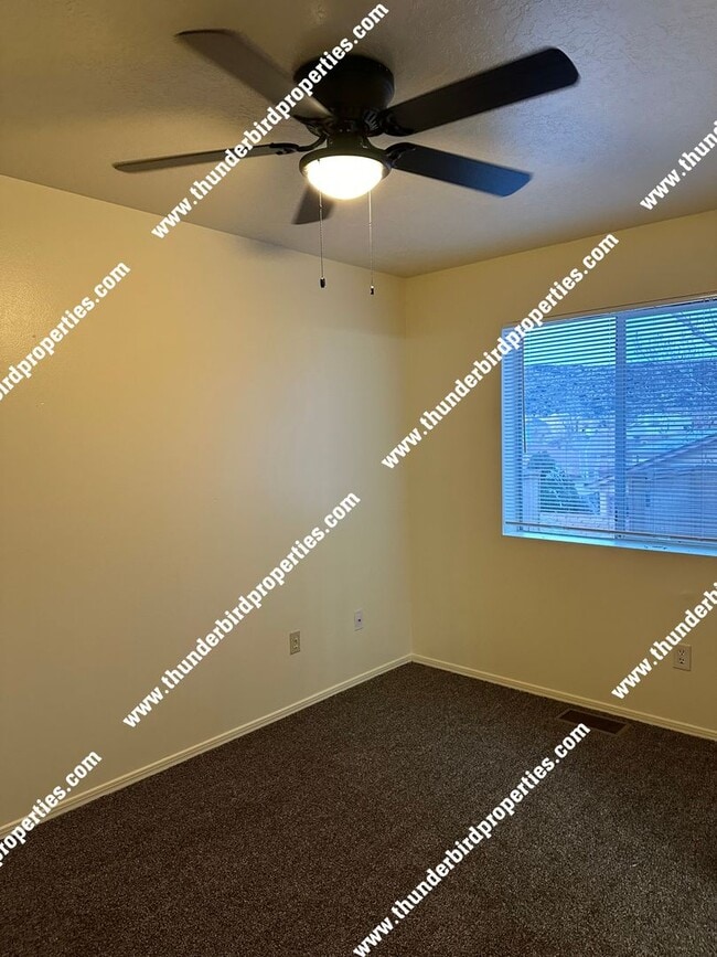 Building Photo - MOVE IN SPECIAL $250 off first months rent. Great NW home with large storage shed near the park.