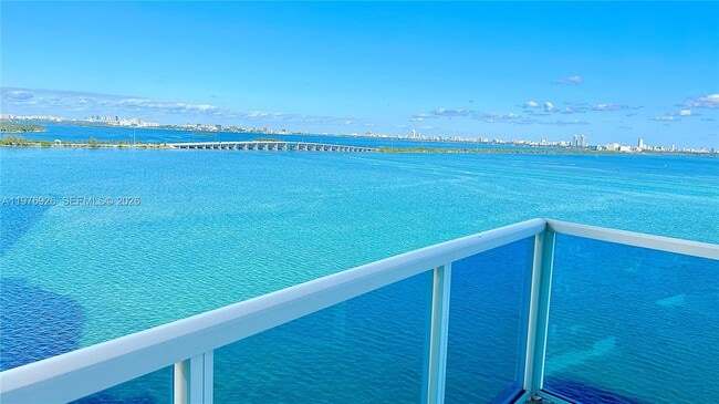 Building Photo - 700 NE 25th St