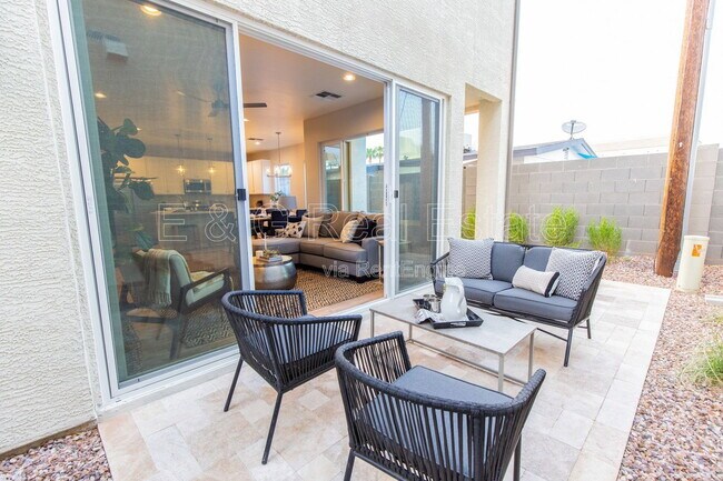 Building Photo - 3726 E Flower St