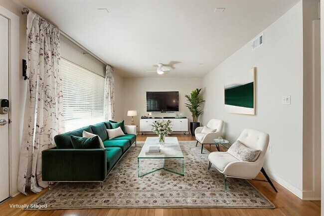 Building Photo - 2200 Dickson Dr