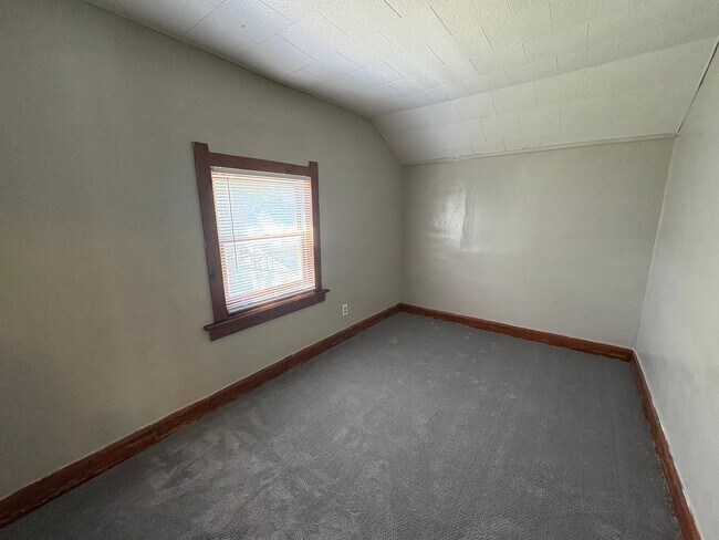 Building Photo - 1489 Berdan Ave