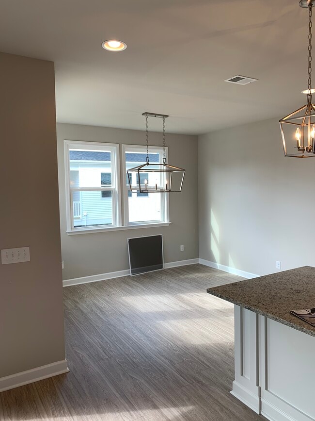 Building Photo - 598 McLernon Trce