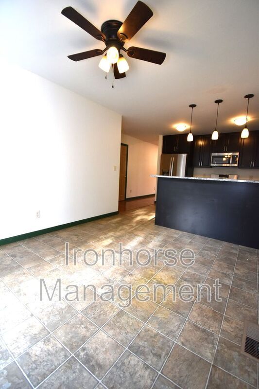 Building Photo - 502 Sanders Ave