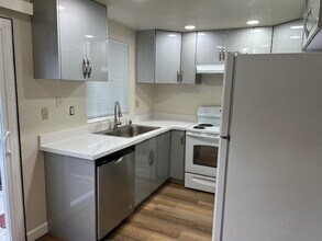 Building Photo - Fletcher Lane Townhomes