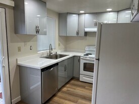 Building Photo - Fletcher Lane Townhomes