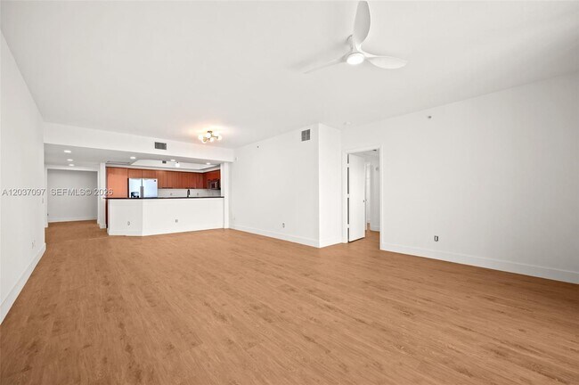 Building Photo - 14951 Royal Oaks Ln