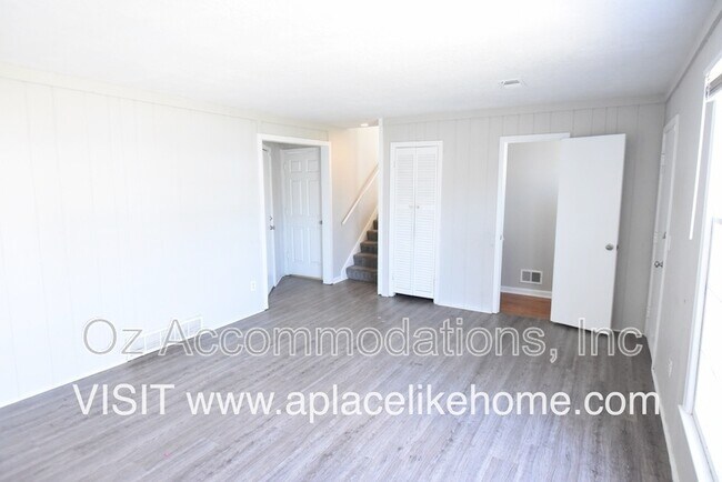 Building Photo - 16604 W 142nd Cir
