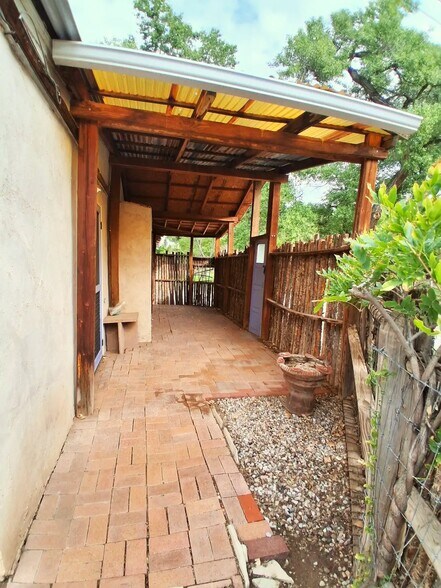 Building Photo - 68 Laker Dr