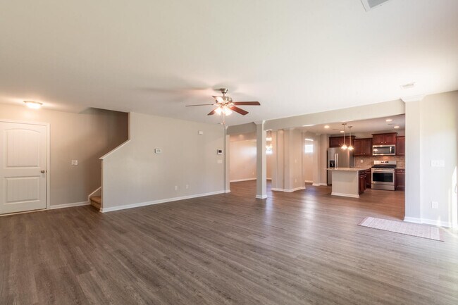 Building Photo - 3733 Moseley Dr