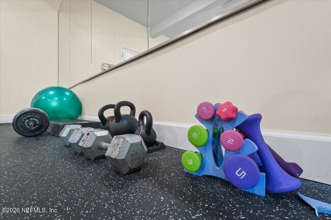 Building Photo - 8140 Sutton Pl N